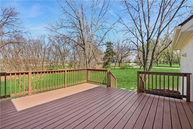 17010 Palos Verdes Drive, Stilwell, KS 66085