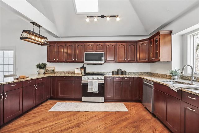 17010 Palos Verdes Drive, Stilwell, KS 66085