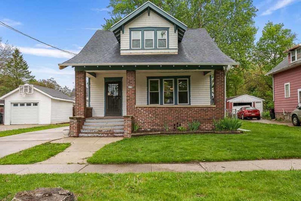 737 10th Street, Beloit, WI 53511