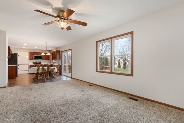 92 Foxboro Lane, Gurnee, IL 60031