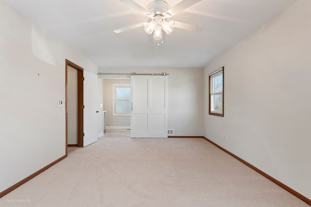 92 Foxboro Lane, Gurnee, IL 60031