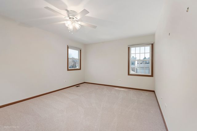 92 Foxboro Lane, Gurnee, IL 60031