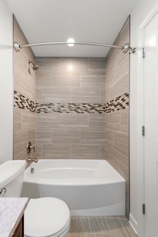 92 Foxboro Lane, Gurnee, IL 60031