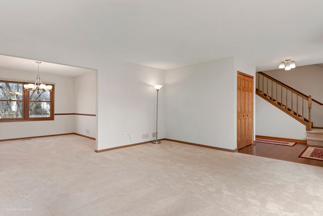 92 Foxboro Lane, Gurnee, IL 60031