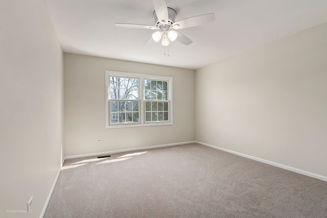 92 Foxboro Lane, Gurnee, IL 60031