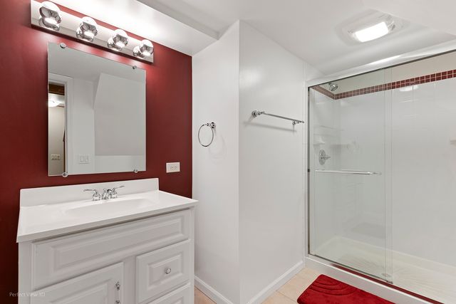 92 Foxboro Lane, Gurnee, IL 60031