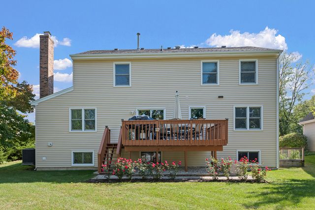 92 Foxboro Lane, Gurnee, IL 60031