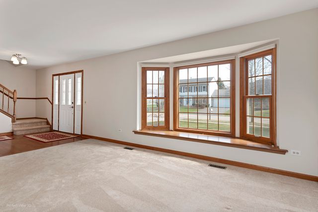 92 Foxboro Lane, Gurnee, IL 60031