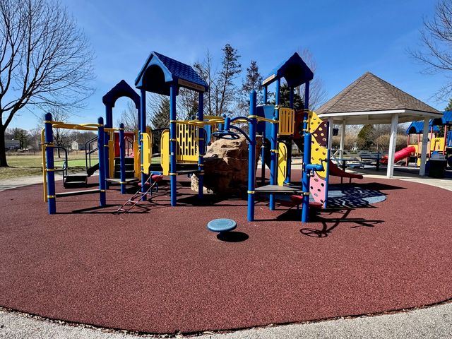 92 Foxboro Lane, Gurnee, IL 60031