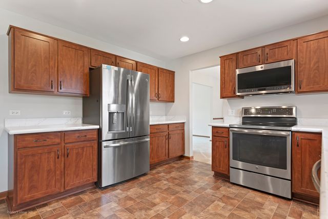 92 Foxboro Lane, Gurnee, IL 60031