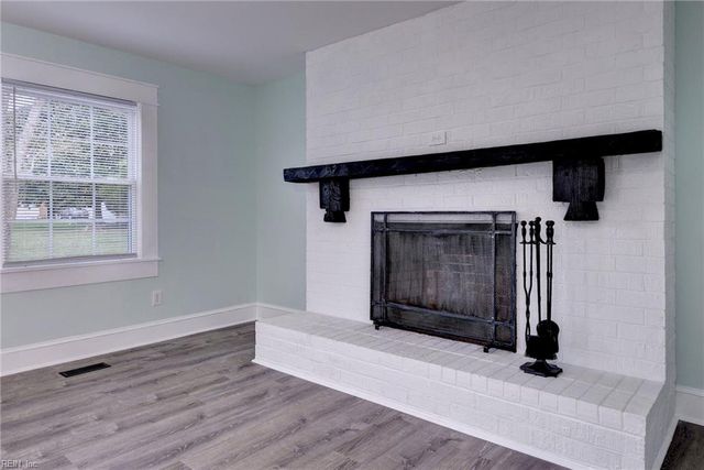 20 Hewitt ST, Saluda, VA 23149