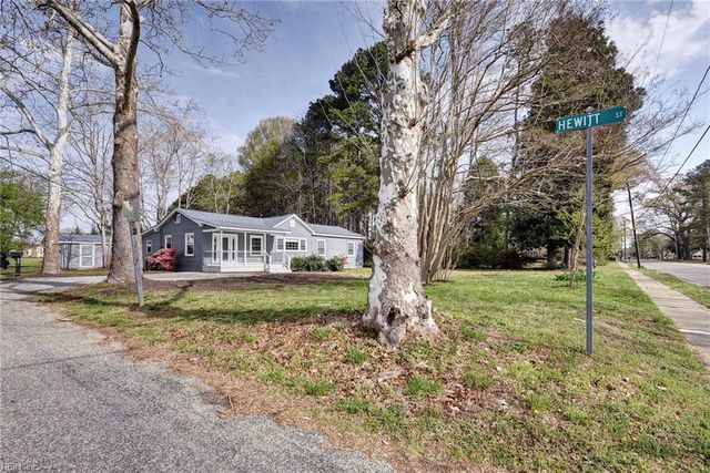 20 Hewitt ST, Saluda, VA 23149