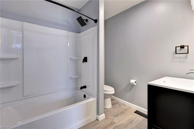 20 Hewitt ST, Saluda, VA 23149