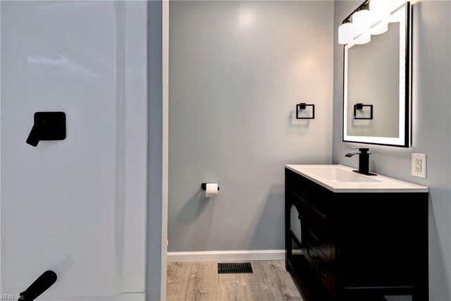 20 Hewitt ST, Saluda, VA 23149