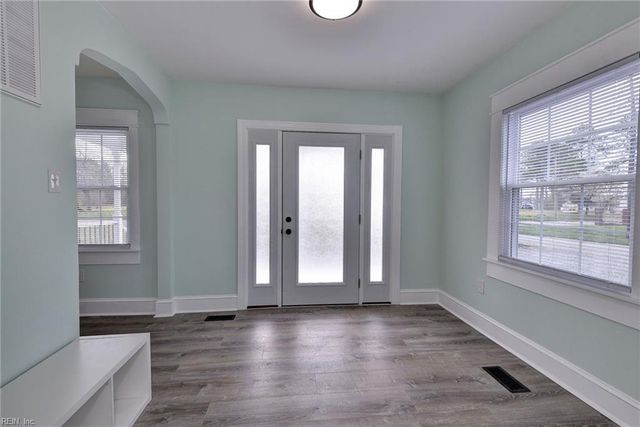 20 Hewitt ST, Saluda, VA 23149