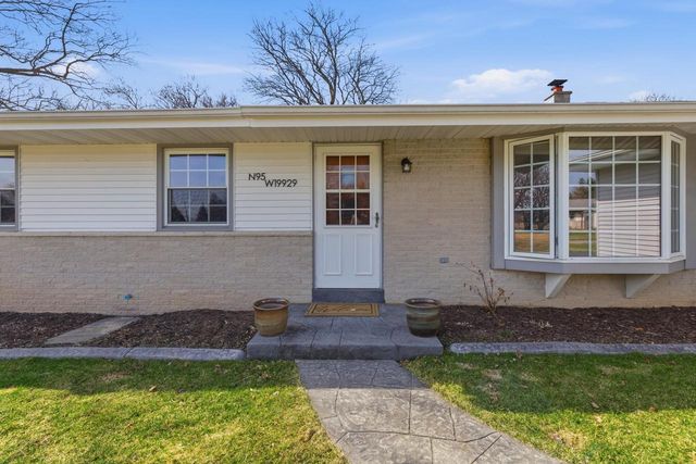 N95W19929 Marson COURT, Menomonee Falls, WI 53051