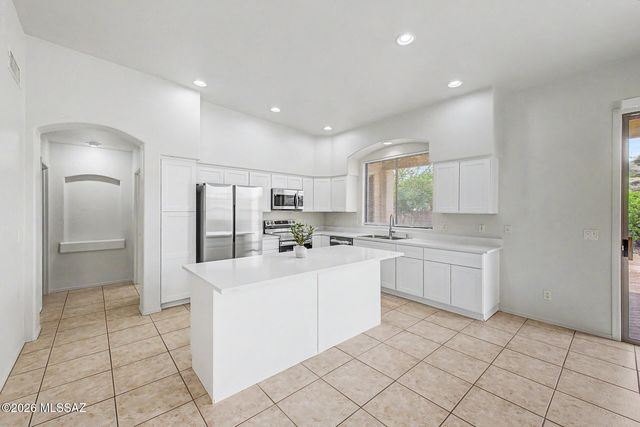 11701 N Pyramid Point Drive, Oro Valley, AZ 85737