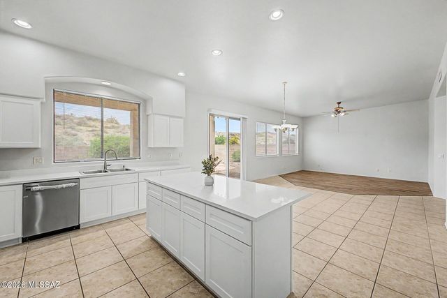 11701 N Pyramid Point Drive, Oro Valley, AZ 85737