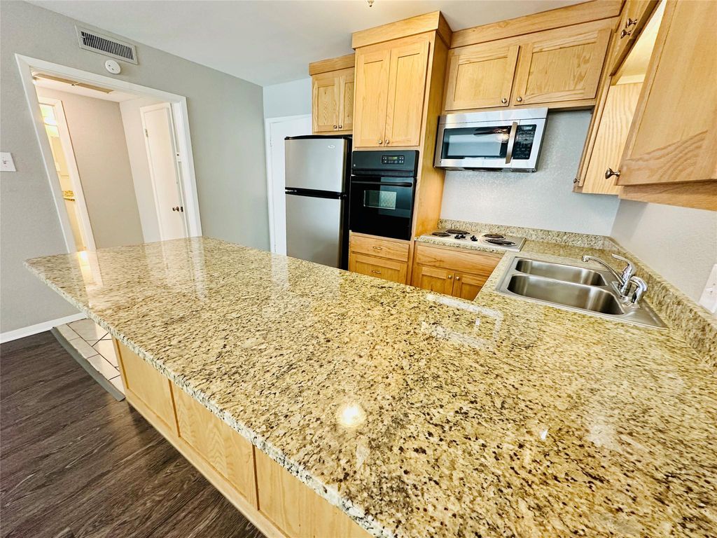 601 W 11th ST 124, Austin, TX 78701