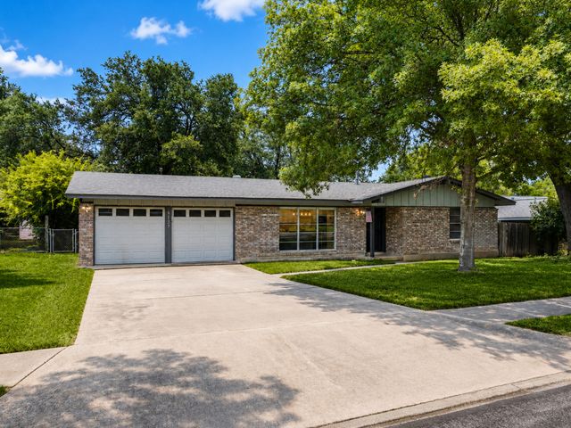 6237 DOVE HILL DR, San Antonio, TX 78238