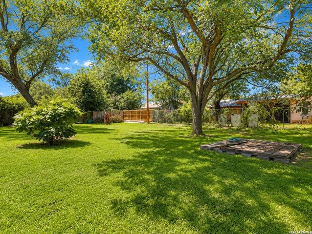 6237 DOVE HILL DR, San Antonio, TX 78238