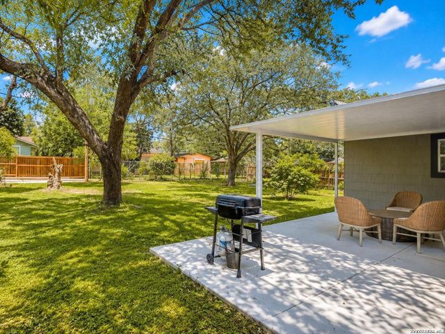 6237 DOVE HILL DR, San Antonio, TX 78238
