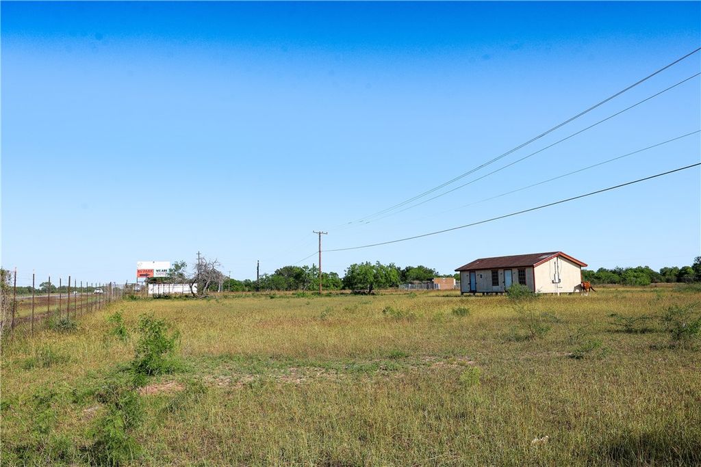 0 Tx-44, San Diego, TX 78384