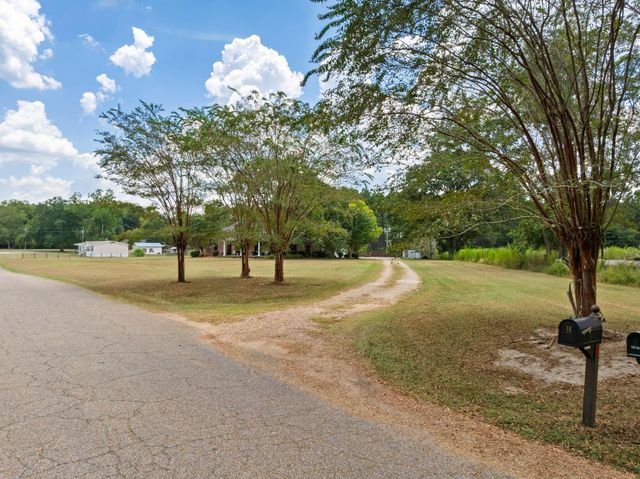 18 Eric Nobles Ln., Sumrall, MS 39482