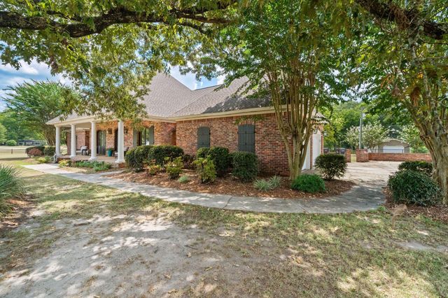 18 Eric Nobles Ln., Sumrall, MS 39482