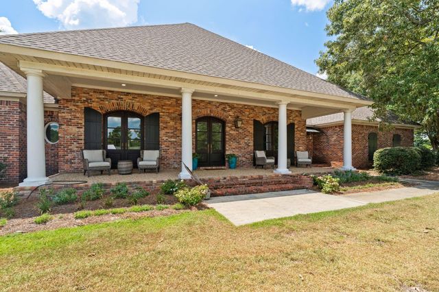 18 Eric Nobles Ln., Sumrall, MS 39482