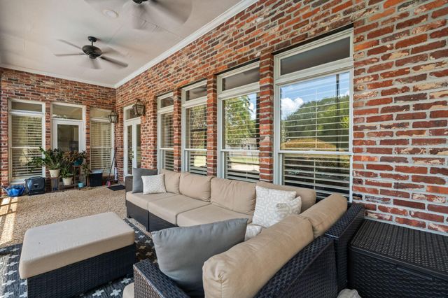 18 Eric Nobles Ln., Sumrall, MS 39482