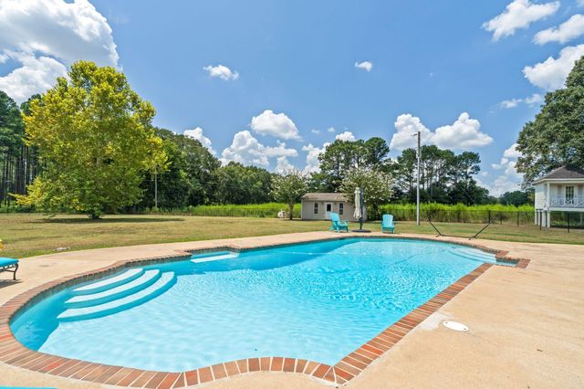18 Eric Nobles Ln., Sumrall, MS 39482