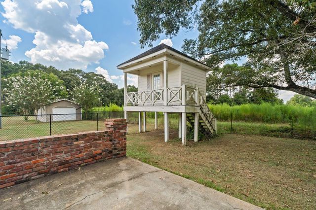 18 Eric Nobles Ln., Sumrall, MS 39482