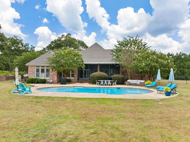 18 Eric Nobles Ln., Sumrall, MS 39482