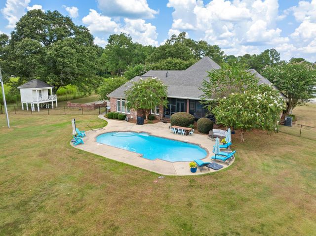 18 Eric Nobles Ln., Sumrall, MS 39482
