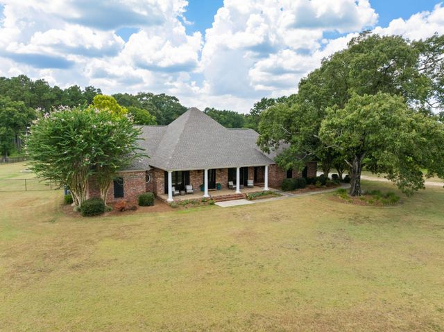 18 Eric Nobles Ln., Sumrall, MS 39482