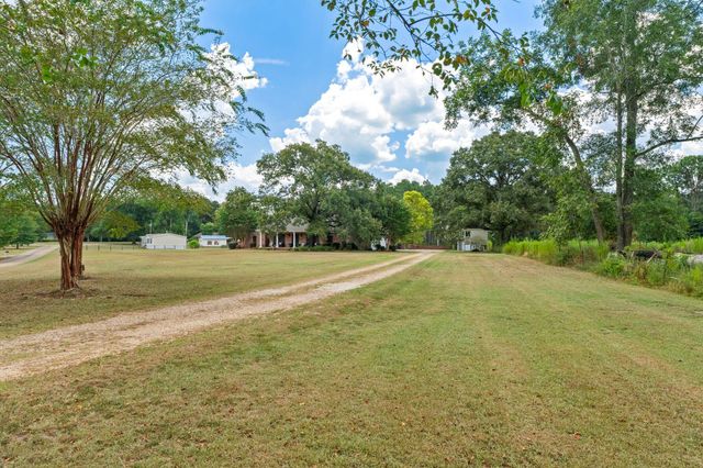 18 Eric Nobles Ln., Sumrall, MS 39482