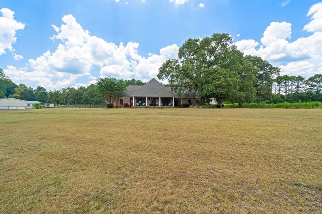 18 Eric Nobles Ln., Sumrall, MS 39482