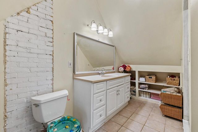 431 N Milwaukee STREET, Port Washington, WI 53074