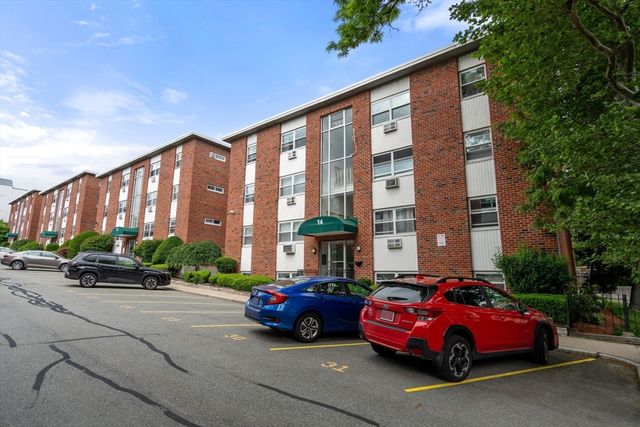 14 Commonwealth Court 11, Boston, MA 02135