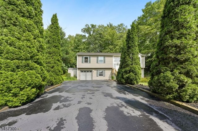 84 Fairlawn Dr, West Milford Twp., NJ 07421