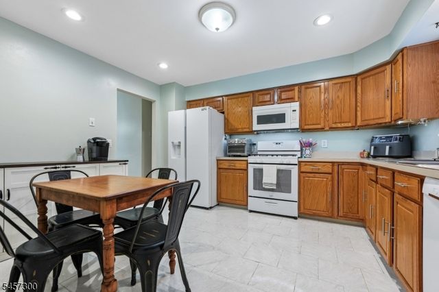 84 Fairlawn Dr, West Milford Twp., NJ 07421