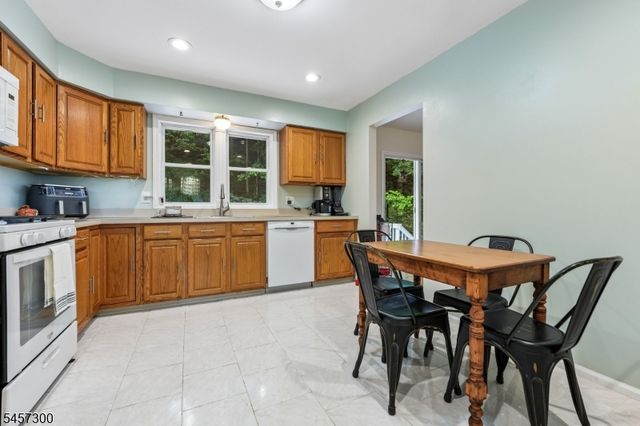 84 Fairlawn Dr, West Milford Twp., NJ 07421