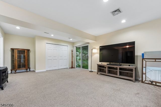 84 Fairlawn Dr, West Milford Twp., NJ 07421