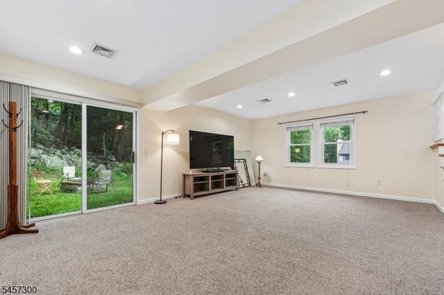 84 Fairlawn Dr, West Milford Twp., NJ 07421