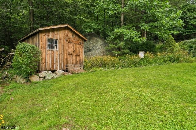 84 Fairlawn Dr, West Milford Twp., NJ 07421