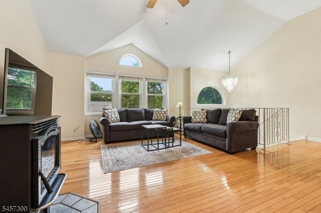 84 Fairlawn Dr, West Milford Twp., NJ 07421