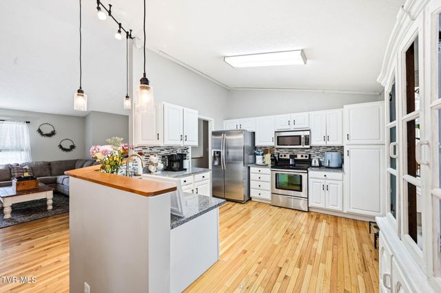 410 Neal Drive, Bluff City, TN 37618