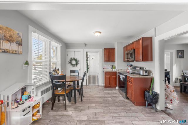 14 Dalewood Drive, Norwich, CT 06360