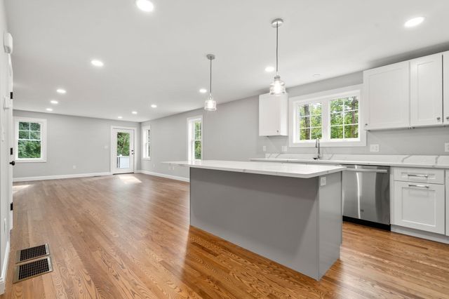 25 Danielles Way, Worcester, MA 01606